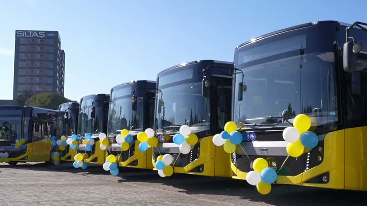 İBB Şoför Kartı, İstanbul Büyükşehir Belediyesi sınırları içerisinde toplu taşıma, servis, taksi, minibüs ve benzeri ticari araçlarda şoförlük yapacak sürücülerin almak zorunda olduğu resmi çalışma kartıdır. Bu kart, sürücülerin mesleki yeterliliklerini, sabıka ve sağlık durumlarını, psikoteknik uygunluklarını ve yasal şartları taşıdıklarını gösteren önemli bir belgedir.