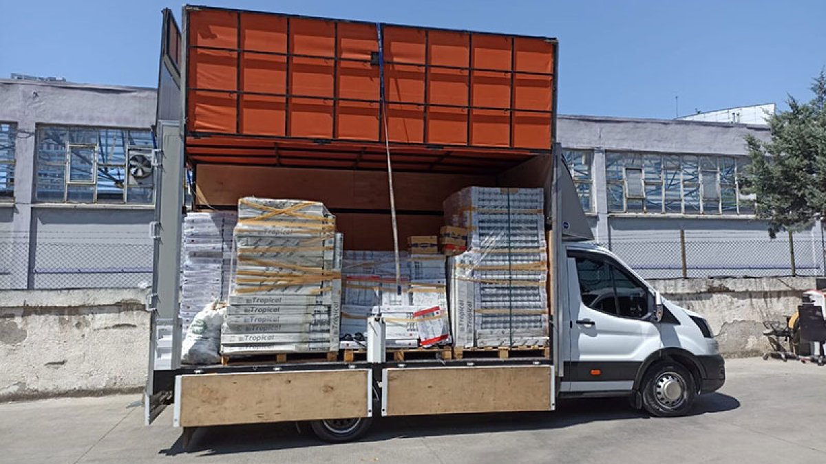 SRC 4 Belgesi, Türkiye içinde ticari amaçla yük ve eşya taşımacılığı yapan sürücüler için zorunlu olan mesleki yeterlilik belgesidir. Kamyon, kamyonet, çekici ve benzeri ticari araçlarla yük taşıyan sürücüler bu belgeyi almakla yükümlüdür.