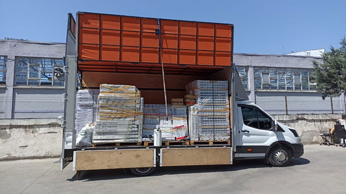 SRC 4 Belgesi, Türkiye içinde ticari amaçla yük ve eşya taşımacılığı yapan sürücüler için zorunlu olan mesleki yeterlilik belgesidir. Kamyon, kamyonet, çekici ve benzeri ticari araçlarla yük taşıyan sürücüler bu belgeyi almakla yükümlüdür.